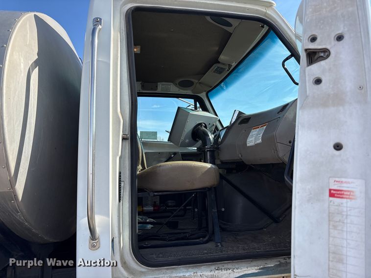 image for item FK1177 2008 Sterling oil distributor truck