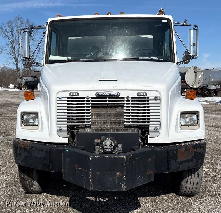 image for item FK1178 2000 Freightliner FL70 oil distributor truck