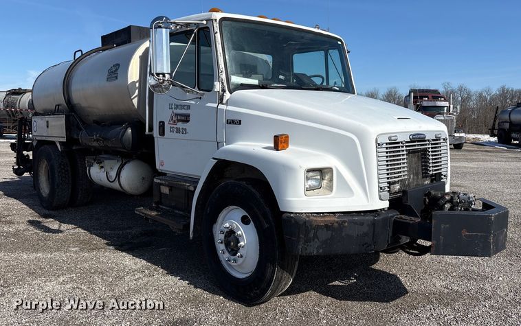 image for item FK1178 2000 Freightliner FL70 oil distributor truck