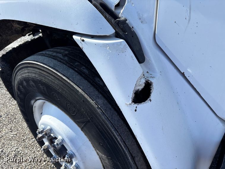 image for item FK1178 2000 Freightliner FL70 oil distributor truck