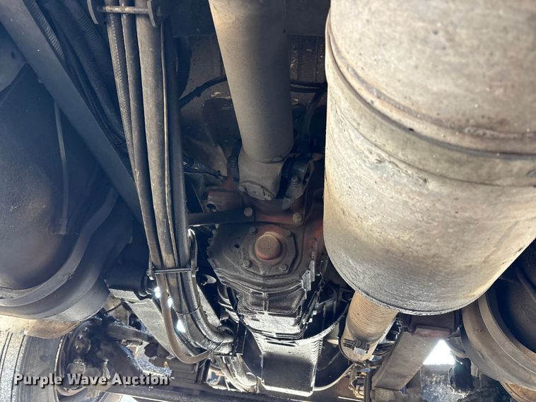 image for item FK1178 2000 Freightliner FL70 oil distributor truck