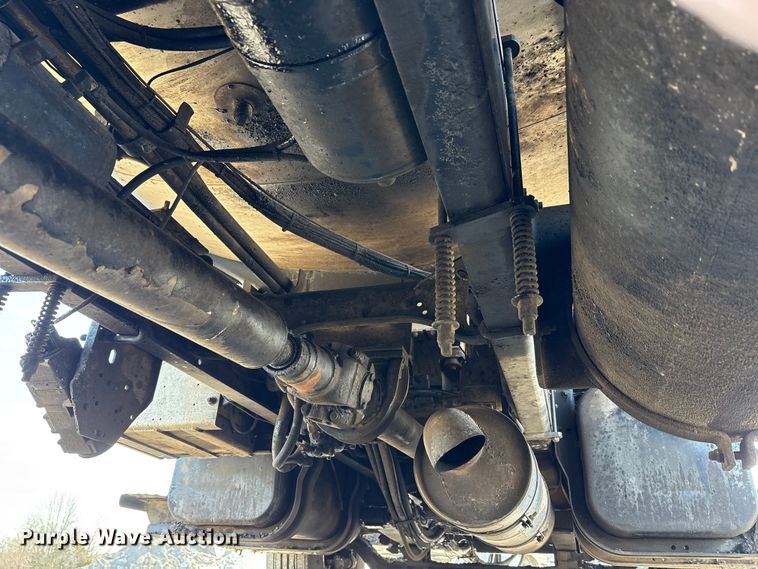 image for item FK1178 2000 Freightliner FL70 oil distributor truck