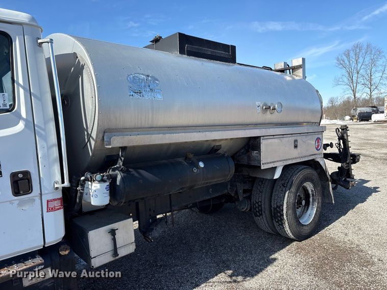 image for item FK1178 2000 Freightliner FL70 oil distributor truck