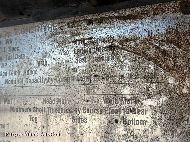 image for item FK1178 2000 Freightliner FL70 oil distributor truck