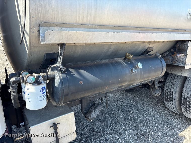 image for item FK1178 2000 Freightliner FL70 oil distributor truck