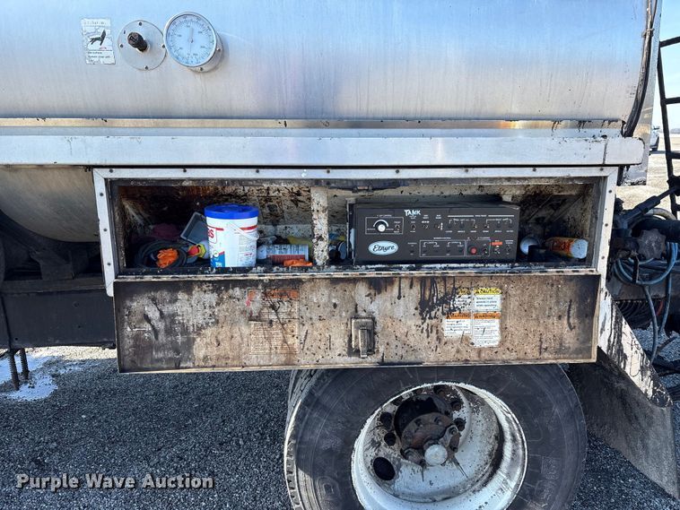 image for item FK1178 2000 Freightliner FL70 oil distributor truck