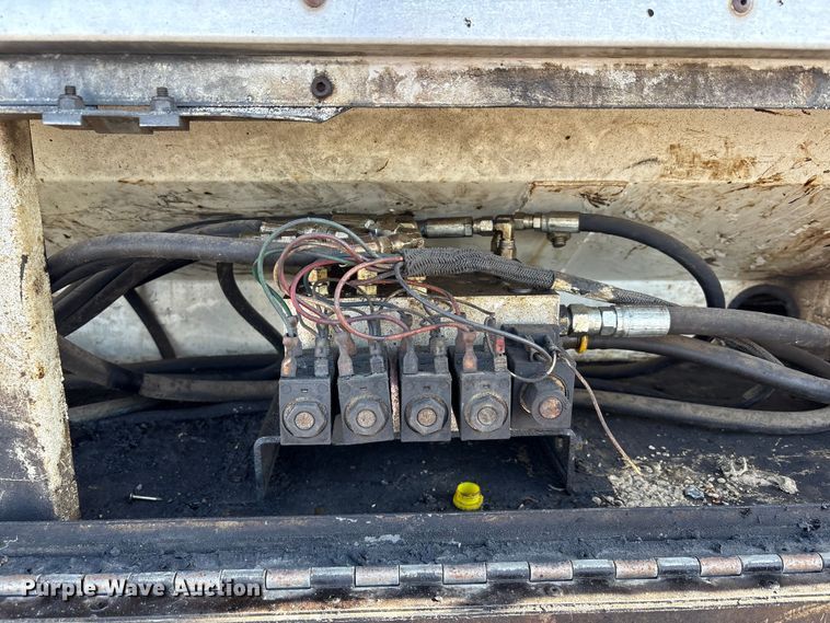 image for item FK1178 2000 Freightliner FL70 oil distributor truck