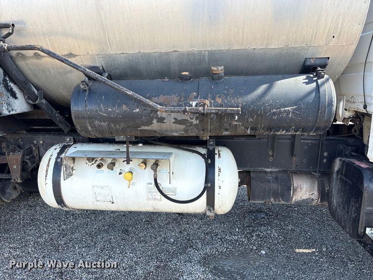 image for item FK1178 2000 Freightliner FL70 oil distributor truck