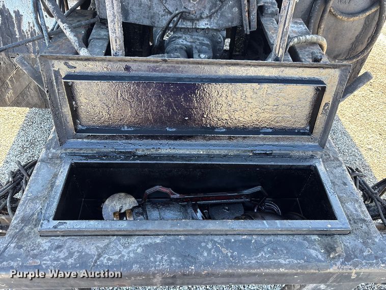 image for item FK1178 2000 Freightliner FL70 oil distributor truck