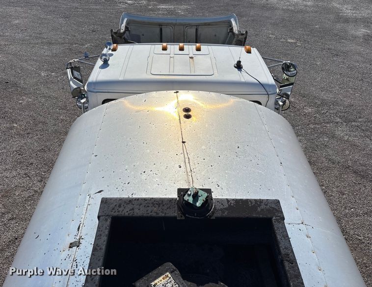 image for item FK1178 2000 Freightliner FL70 oil distributor truck