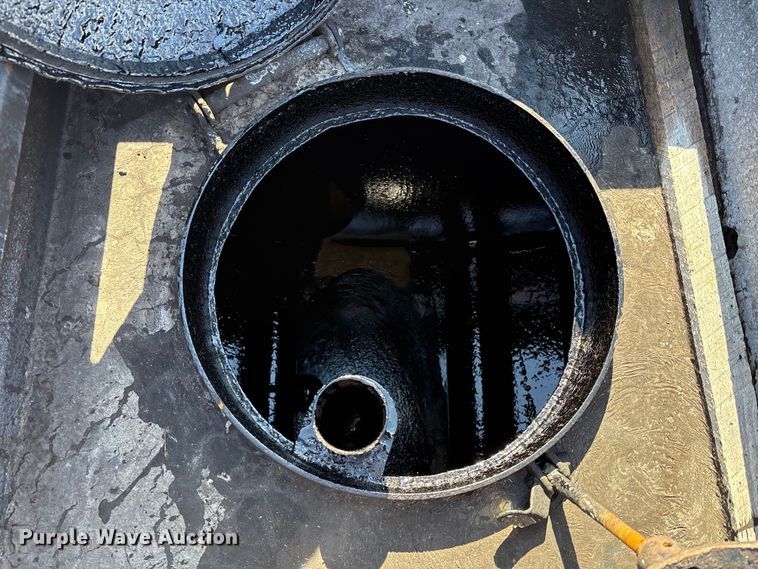 image for item FK1178 2000 Freightliner FL70 oil distributor truck