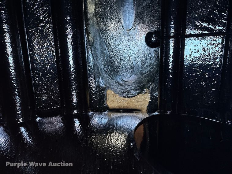 image for item FK1178 2000 Freightliner FL70 oil distributor truck