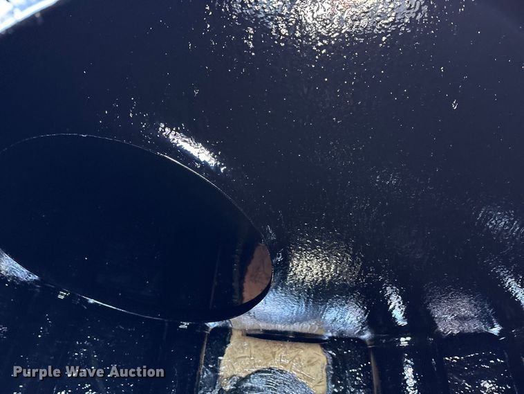 image for item FK1178 2000 Freightliner FL70 oil distributor truck