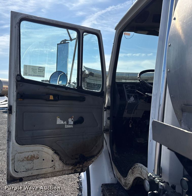 image for item FK1178 2000 Freightliner FL70 oil distributor truck