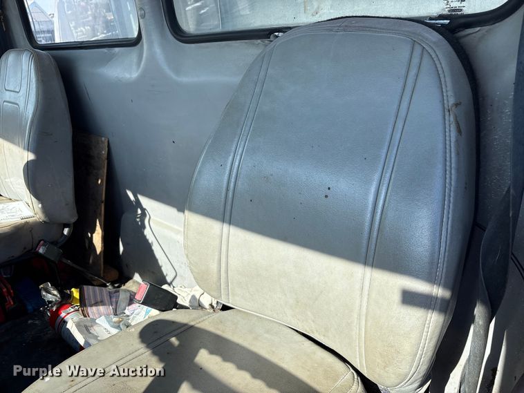 image for item FK1178 2000 Freightliner FL70 oil distributor truck