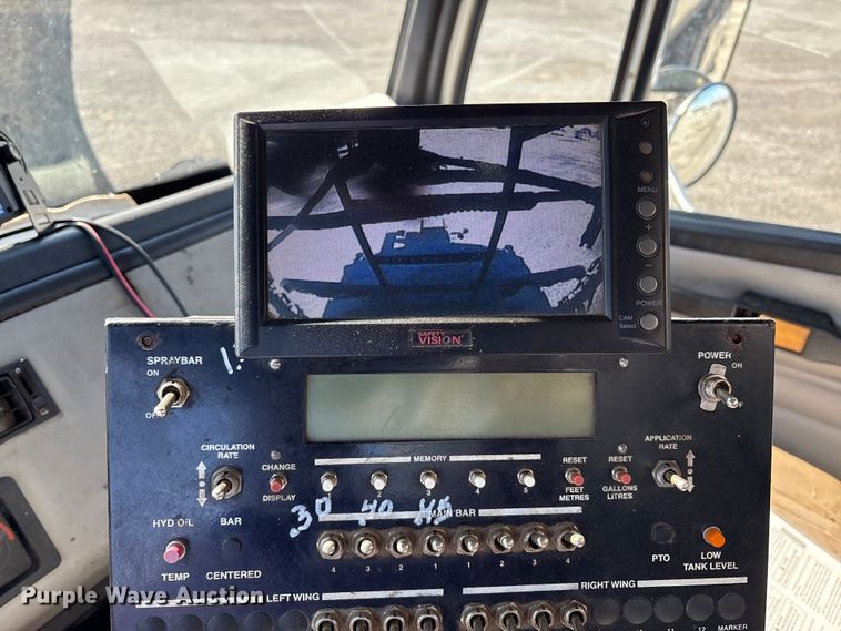 image for item FK1178 2000 Freightliner FL70 oil distributor truck