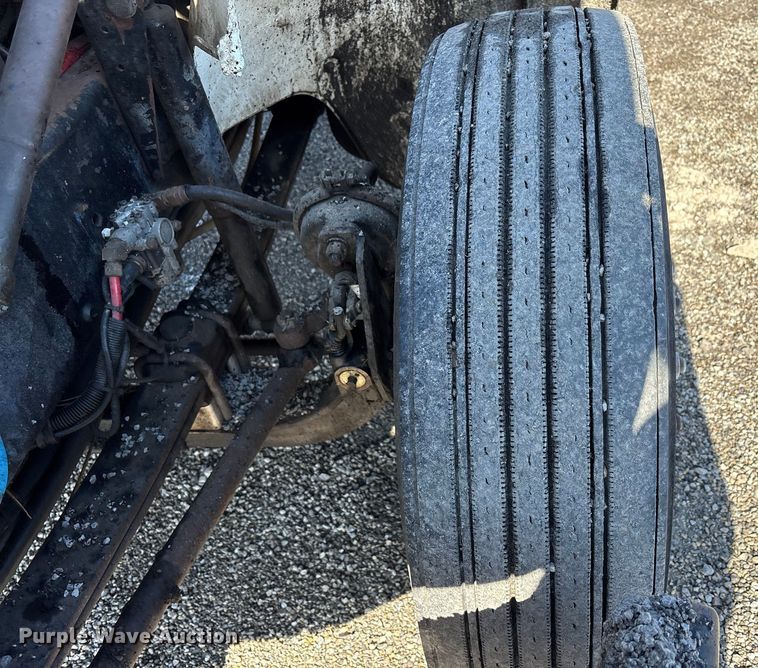 image for item FK1178 2000 Freightliner FL70 oil distributor truck