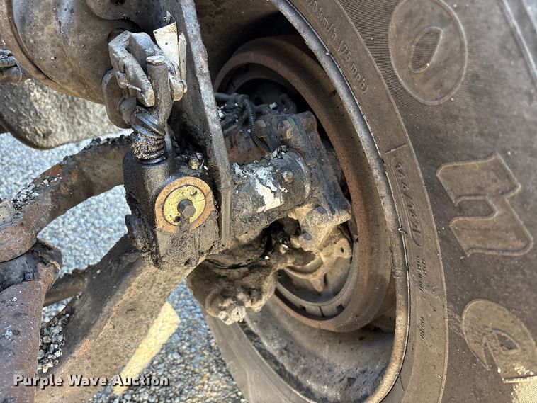 image for item FK1178 2000 Freightliner FL70 oil distributor truck