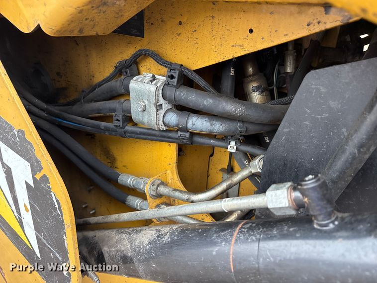 image for item FK1180 2018 Caterpillar 262D skid steer loader
