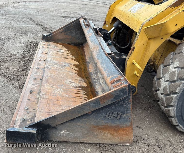 image for item FK1180 2018 Caterpillar 262D skid steer loader