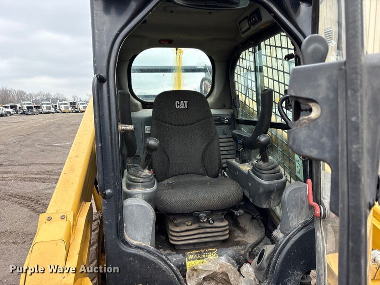 image for item FK1180 2018 Caterpillar 262D skid steer loader