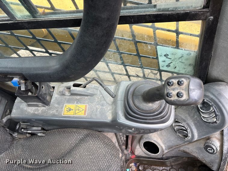 image for item FK1180 2018 Caterpillar 262D skid steer loader