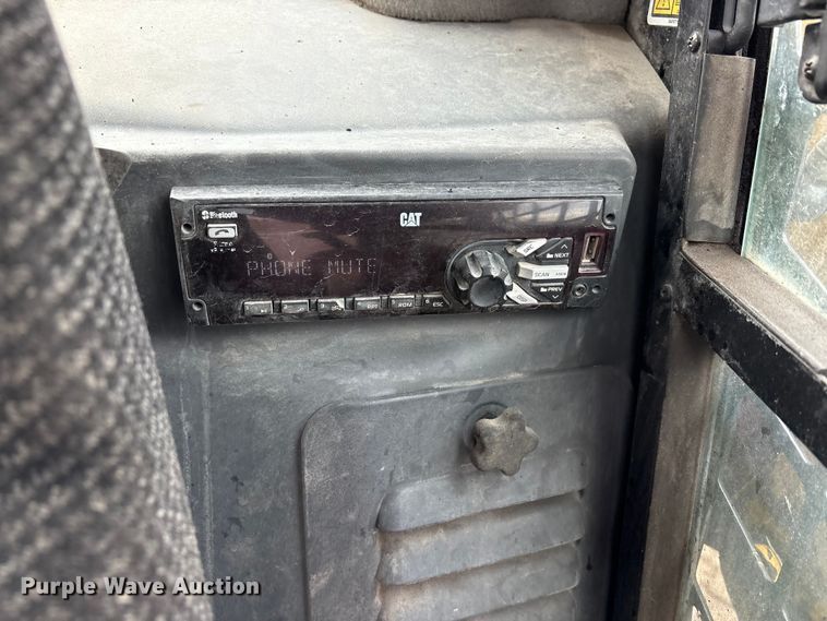 image for item FK1180 2018 Caterpillar 262D skid steer loader