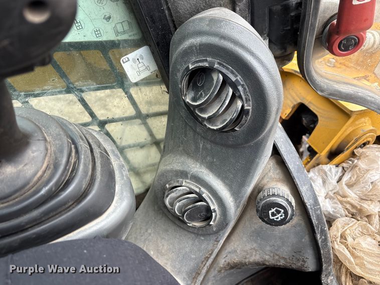 image for item FK1180 2018 Caterpillar 262D skid steer loader