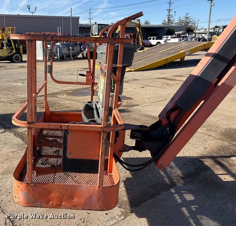 image for item FK1206 2011 JLG 800AJ boom lift