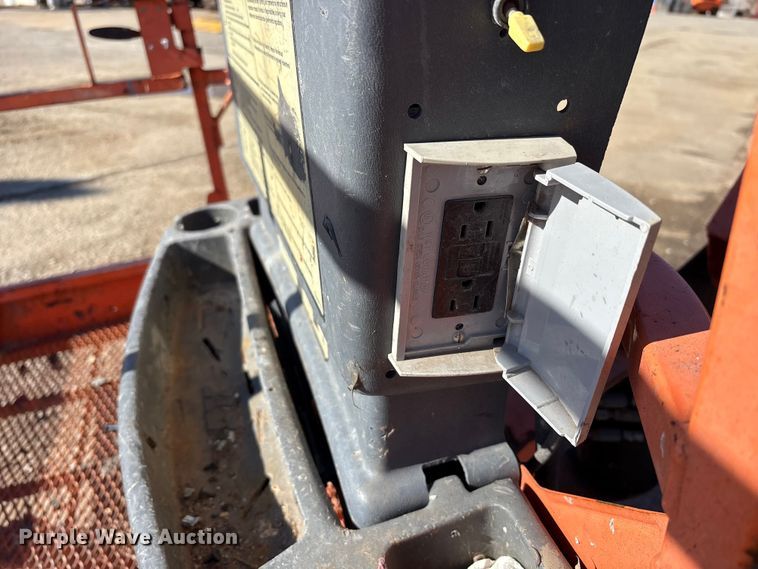 image for item FK1206 2011 JLG 800AJ boom lift