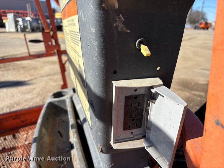 image for item FK1206 2011 JLG 800AJ boom lift