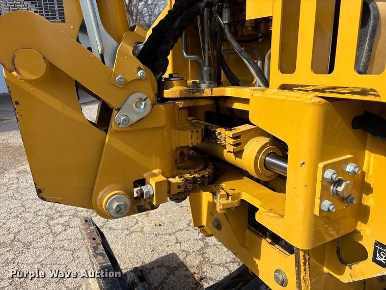 image for item FK1233 2006 Vermeer RT450 trencher
