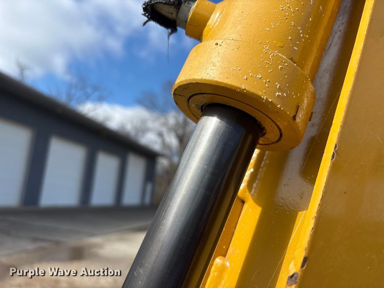 image for item FK1233 2006 Vermeer RT450 trencher