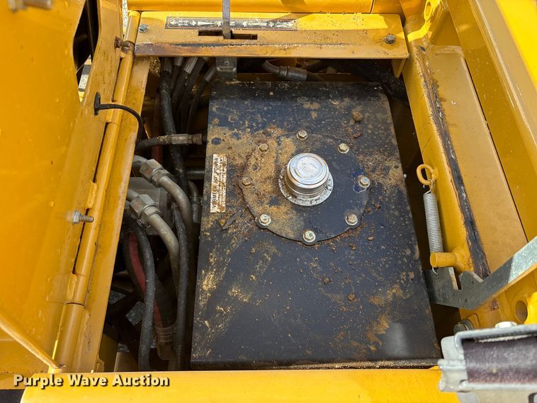 image for item FK1233 2006 Vermeer RT450 trencher
