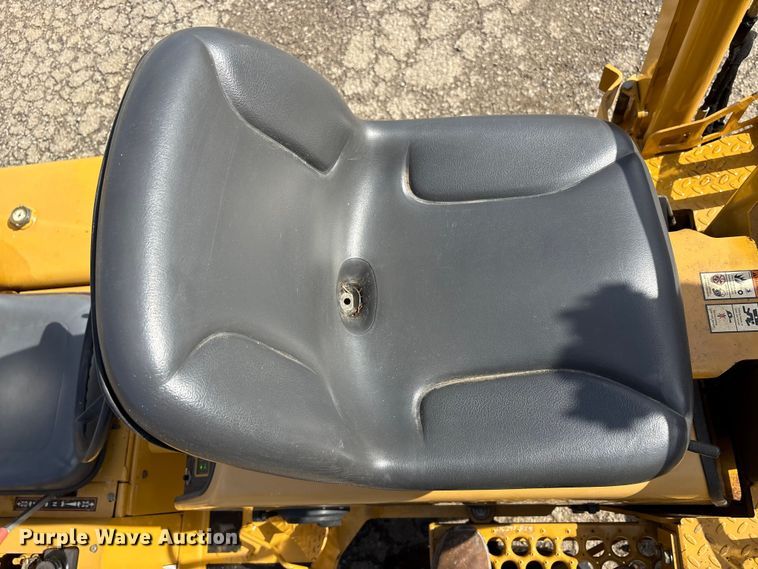 image for item FK1233 2006 Vermeer RT450 trencher