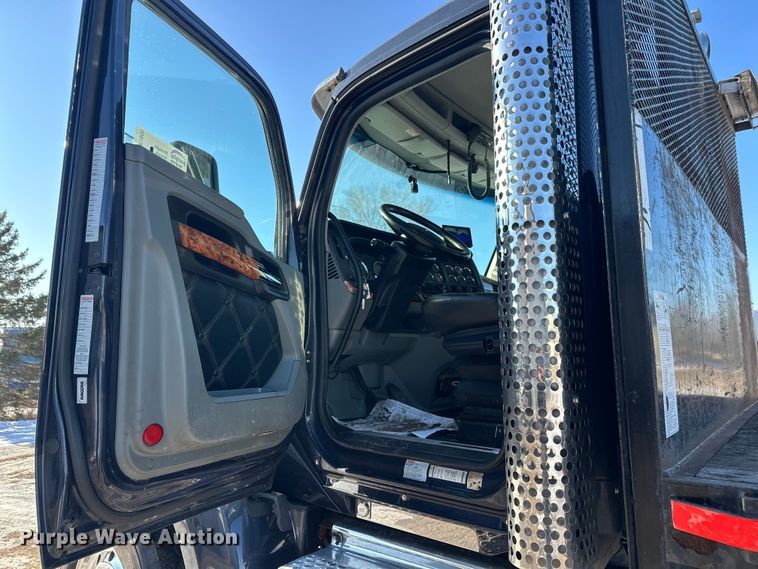 image for item FK1600 2020 Kenworth T880 flatbed truck