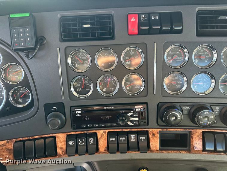 image for item FK1600 2020 Kenworth T880 flatbed truck