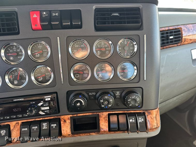 image for item FK1600 2020 Kenworth T880 flatbed truck