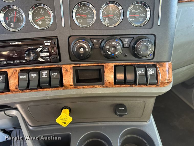 image for item FK1600 2020 Kenworth T880 flatbed truck