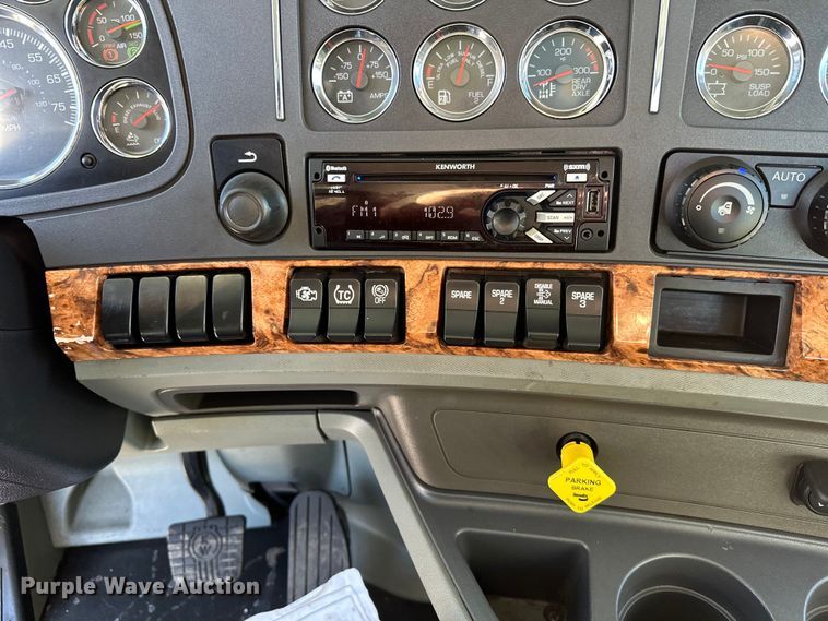 image for item FK1600 2020 Kenworth T880 flatbed truck