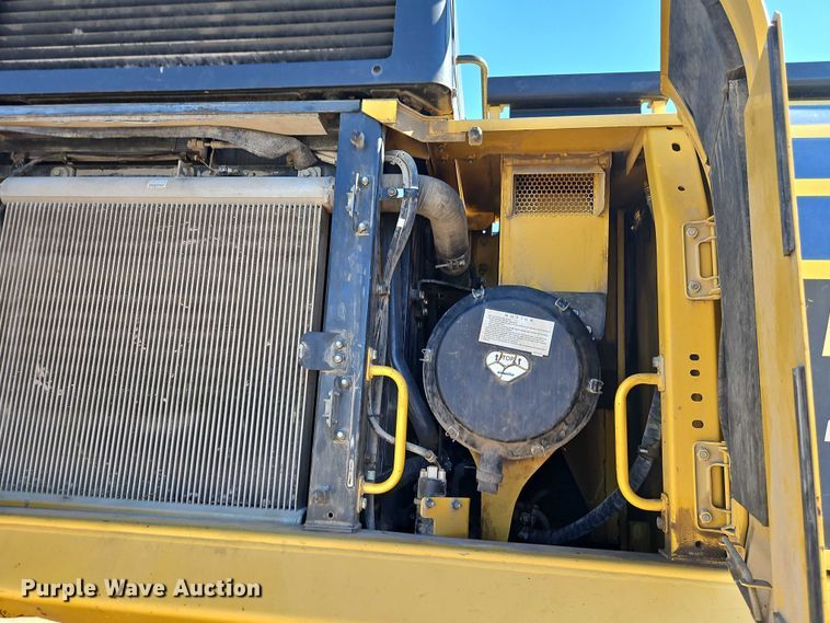 image for item FN5576 2015 Komatsu PC490LC-10 excavator