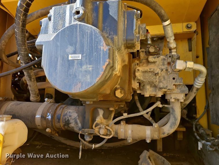 image for item FN5576 2015 Komatsu PC490LC-10 excavator