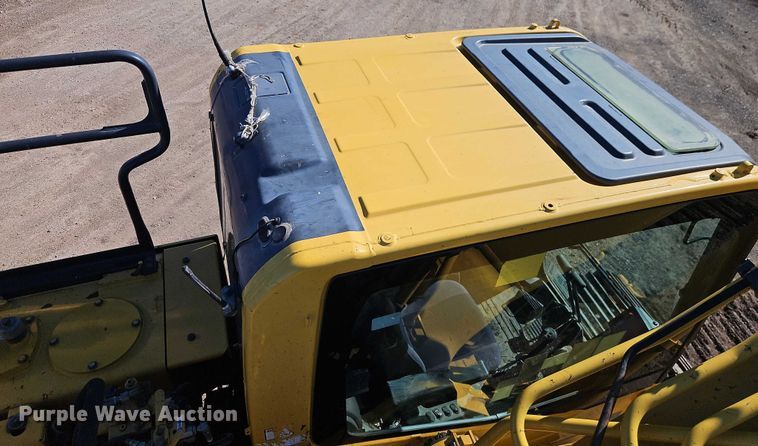 image for item FN5576 2015 Komatsu PC490LC-10 excavator