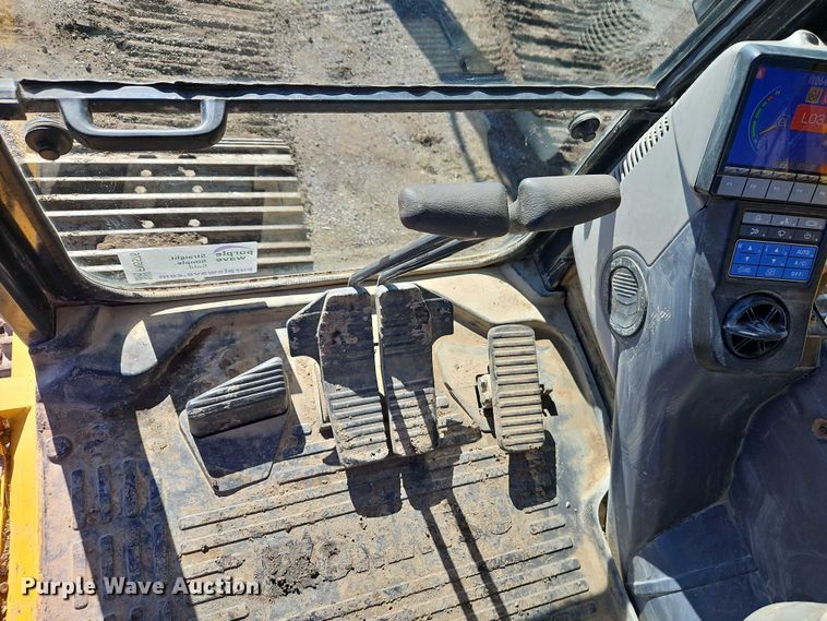 image for item FN5576 2015 Komatsu PC490LC-10 excavator