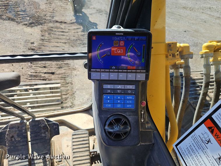 image for item FN5576 2015 Komatsu PC490LC-10 excavator