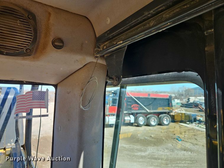 image for item FN5576 2015 Komatsu PC490LC-10 excavator