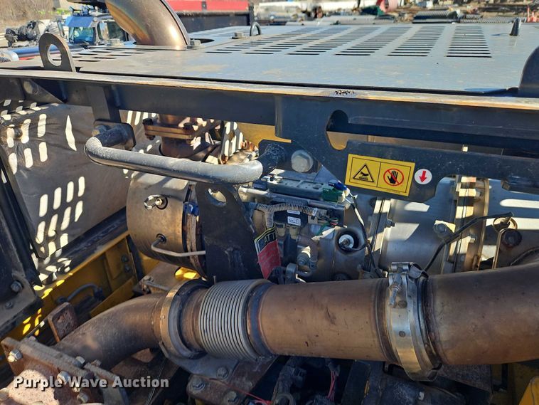 image for item FN5576 2015 Komatsu PC490LC-10 excavator