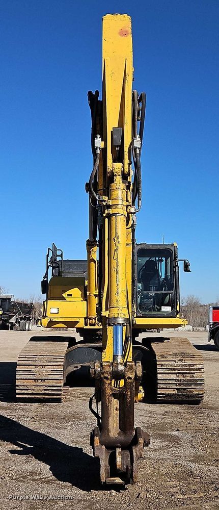 image for item FN5577 2019 Komatsu PC490LC-11 excavator