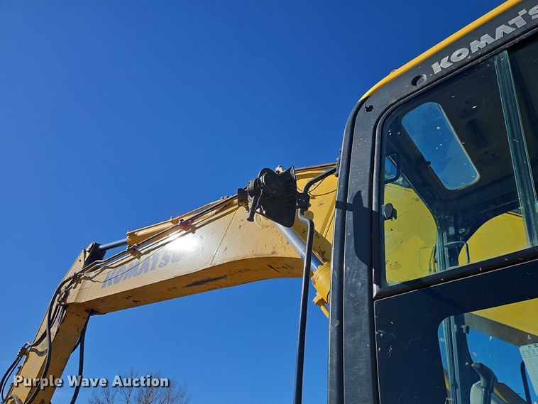 image for item FN5577 2019 Komatsu PC490LC-11 excavator