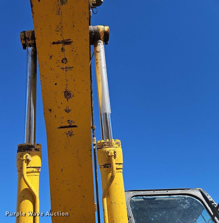 image for item FN5577 2019 Komatsu PC490LC-11 excavator